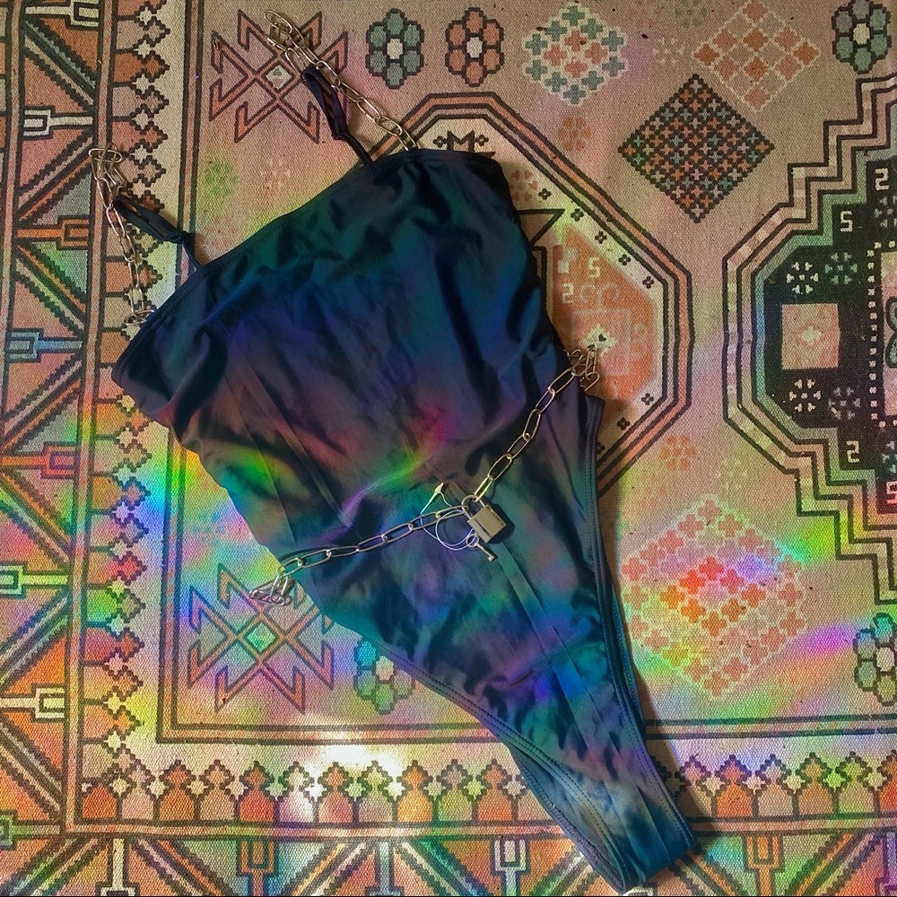 Chain Onesie 🔗